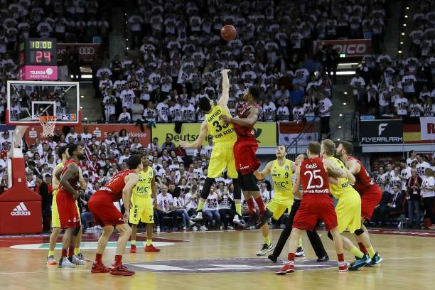 利用其雄厚 利用其雄厚